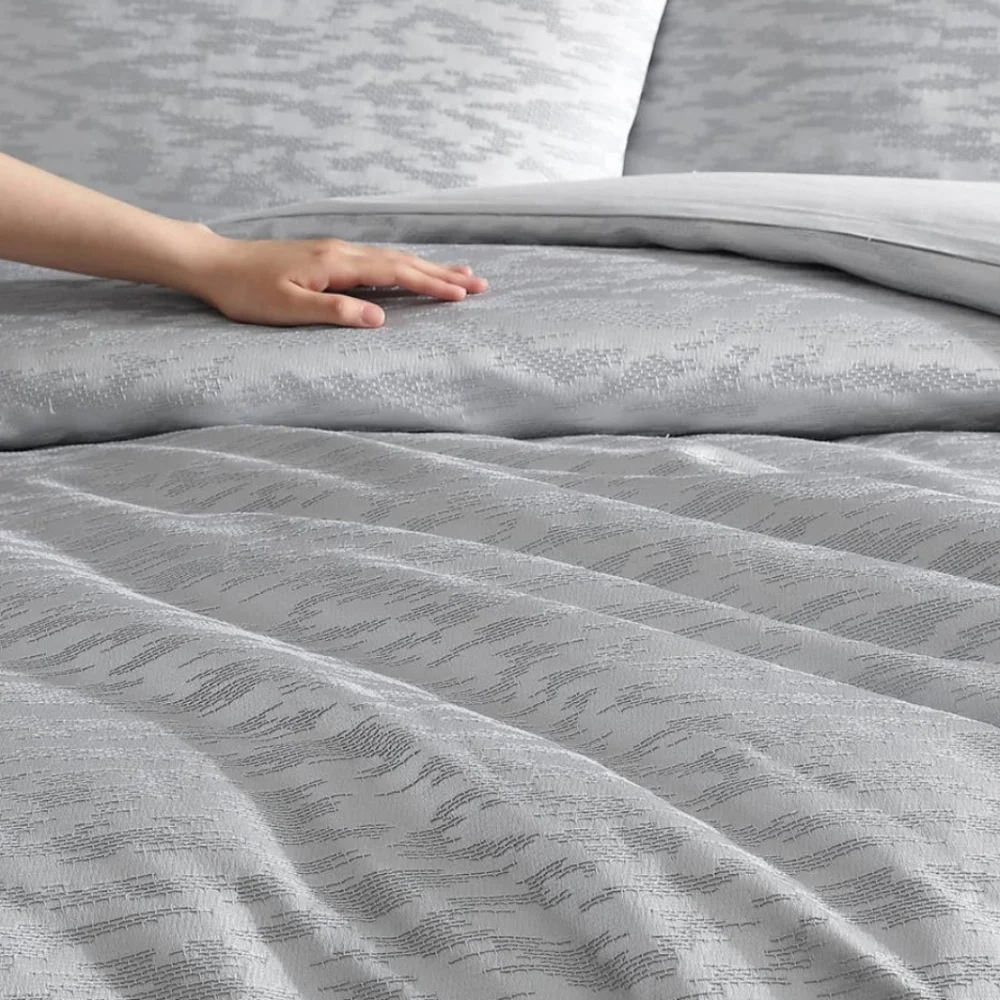 Vera Wang Illusion Grey Duvet Cover Set - King. New